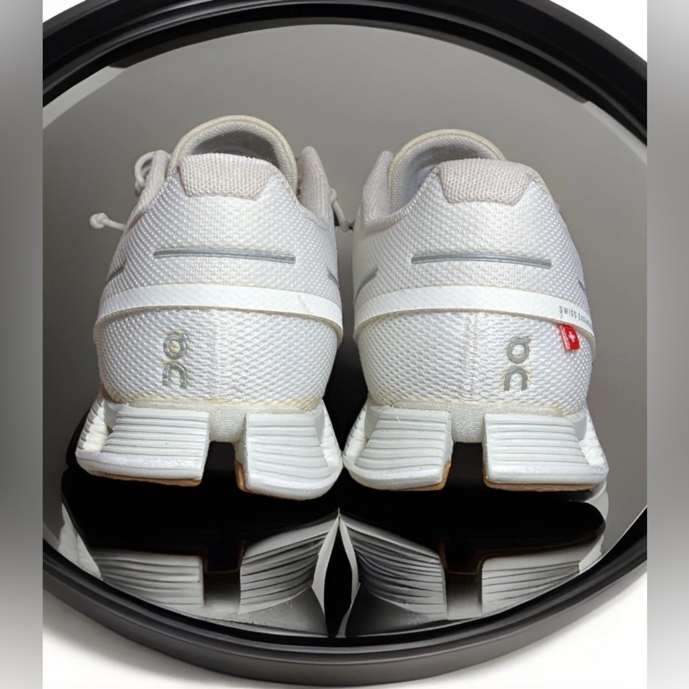 🌫️US 9- On Cloud 5 Women's “Triple White" Athleisure/ Training Sneakers 59.98376 - Picture 8 of 14